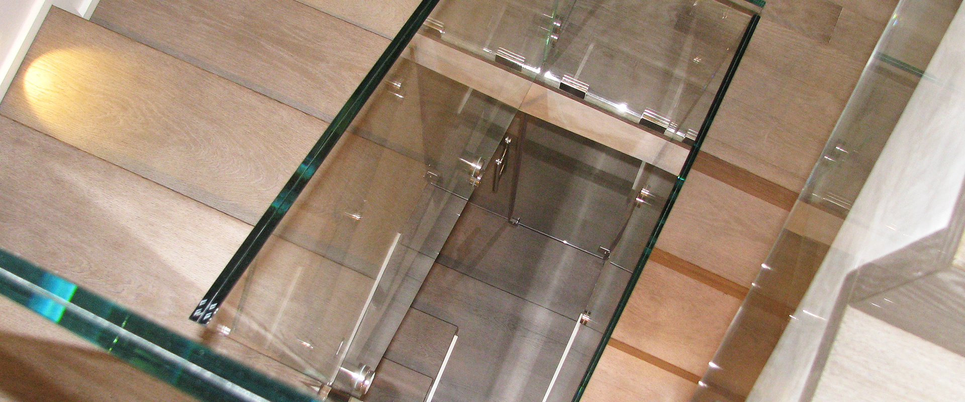 Ringhiere in vetro per la protezione di scale interne